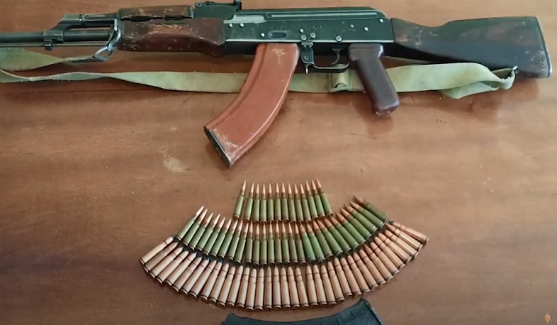 Մի խումբ անձինք ոստիկանության բաժիններում հանձնել են «Կալաշնիկովի» ինքնաձիգներ և այլ հրազեն