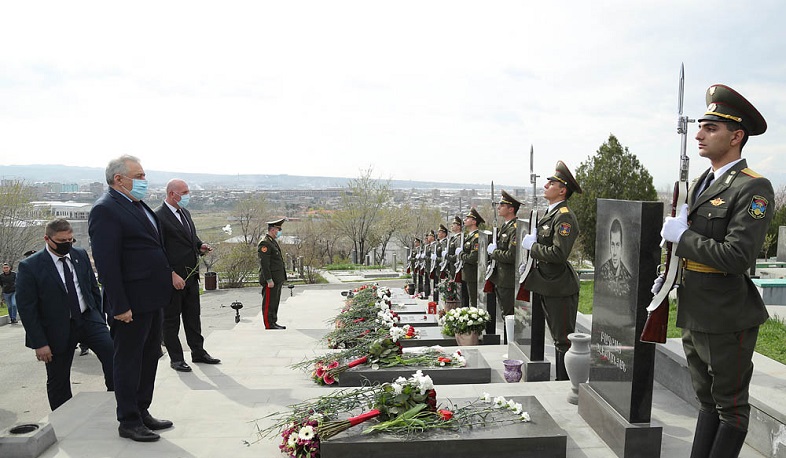 RA Minister of Defense and Chief of General Staff of Armed Forces visited ‘Yerablur’ military pantheon