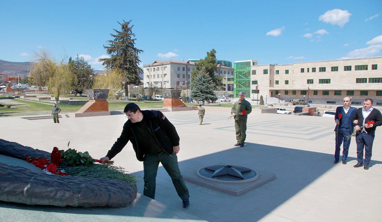 ԱՀ նախագահը հարգանքի տուրք է մատուցել Ապրիլյան պատերազմի զոհերի հիշատակին