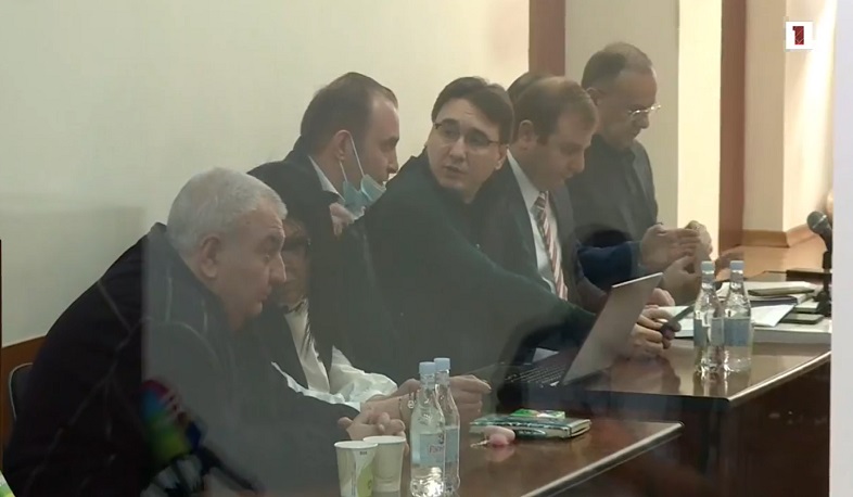 Յուրի Խաչատուրովը, Սեյրան Օհանյանն ու նրանց պաշտպանները լքել են նիստերի դահլիճը