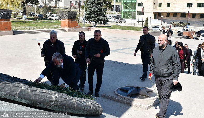Արցախի ԱԺ պատգամավորներն այցելել են Եղբայրական հուշահամալիր