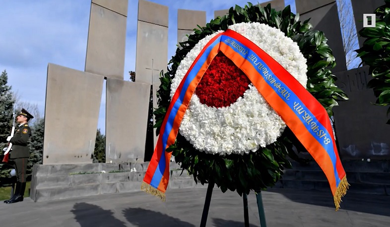 Հայաստանի և Արցախի ղեկավարությունը հարգանքի տուրք է մատուցել Ապրիլյան քառօրյայի հերոսների հիշատակին