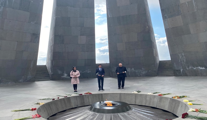 Депутат Европарламента посетил мемориальный комплекс Цицернакаберд, посвященный жертвам Геноцида армян