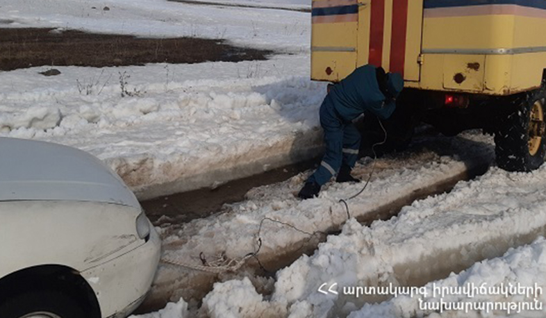 Փրկարարներն արգելափակումից դուրս են բերել 4 ավտոմեքենա, 12 քաղաքացու ցուցաբերել օգնություն