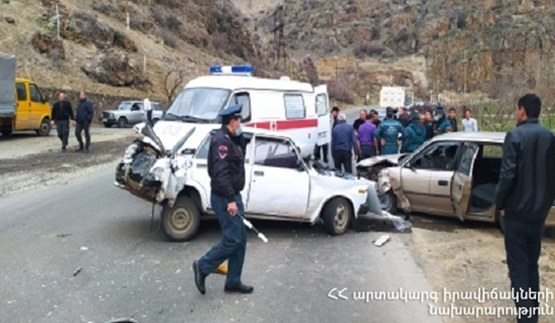 Երևան-Մեղրի ավտոճանապարհին բախվել են երկու ավտոմեքենա և բեռնատար. կան տուժածներ