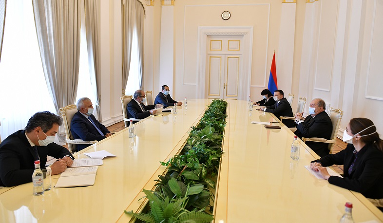 Նախագահը հանդիպում է ունեցել մի խումբ իրավաբանների և փաստաբանների հետ