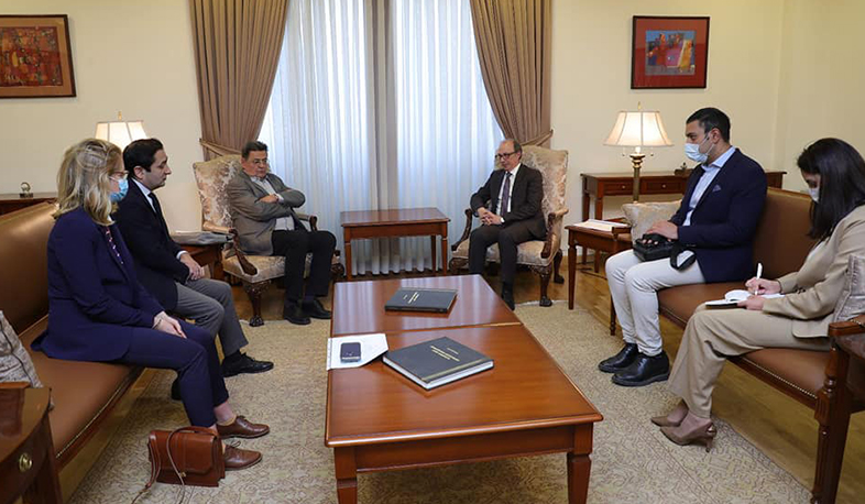 ER Xİ naziri Fransanın Vilyorban şəhərinin keçmiş meri Jan-Pol Bret ilə görüşüb