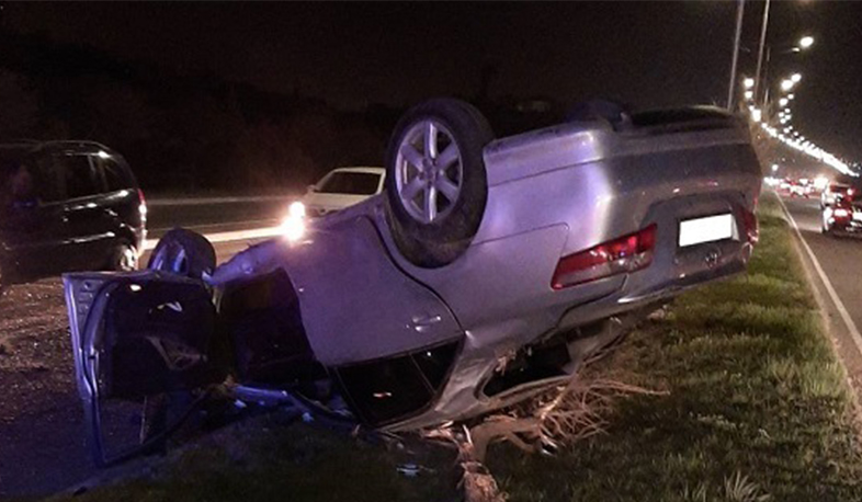 Ավտոմեքենան գլխիվայր շրջվել է. 6 անչափահասի հիվանդանոց են տեղափոխել