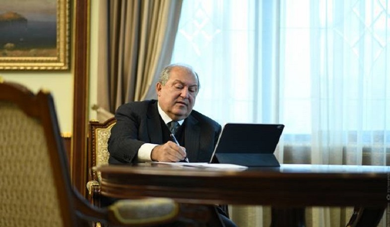Նախագահը մի շարք օրենքներ է ստորագրել