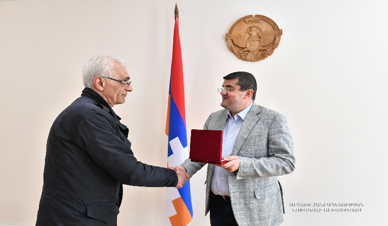 ԱՀ նախագահ Արայիկ Հարությունյանը հանդիպում է ունեցել Արցախի հերոսներ Իգոր Մուրադյանի ու Վիգեն Շիրինյանի հարազատների հետ