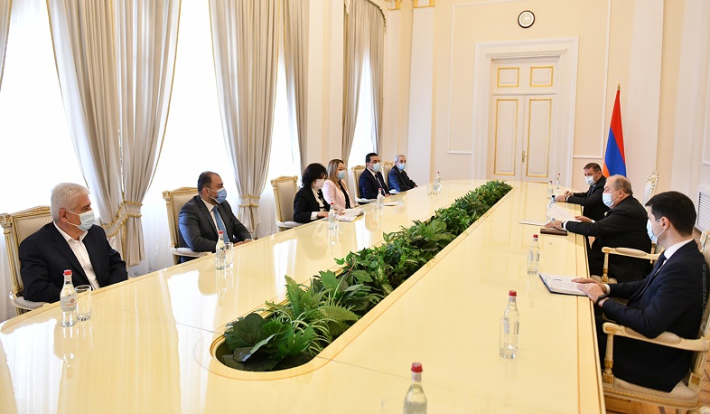 Արմեն Սարգսյանը հանդիպել է մի շարք պետական բուհերի ռեկտորների հետ