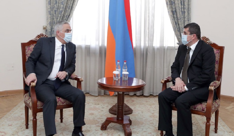 Вице-премьер Армении и президент Арцаха обсудили реализуемые в Арцахе программы жилищного строительства и восстановления инфраструктур