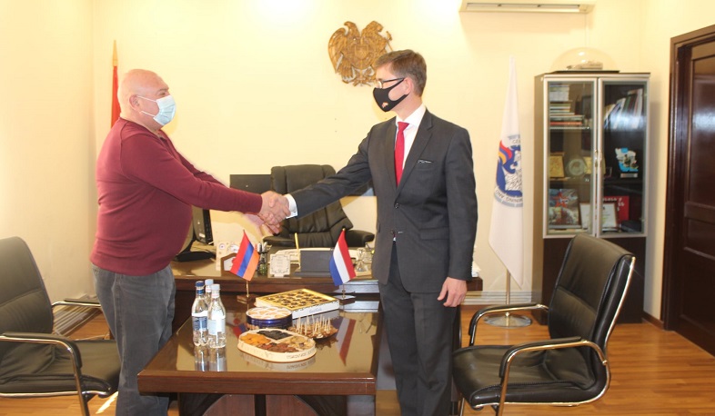 Hollandiyanın Ermənistandakı səfiri Humanitar minatəmizləmə və ekspertiza mərkəzini ziyarət edib