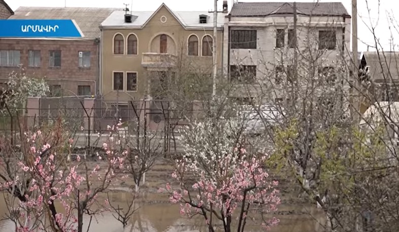 Ոռոգվող արտերից ջրի արտահոսքը ողողել է Էջմիածնի Անդրանիկ թաղամասի շինությունները