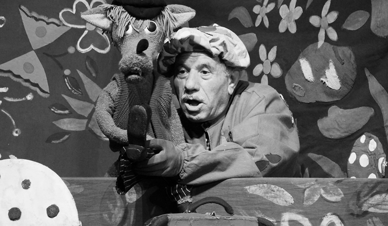 Կյանքից հեռացել է դերասան, բեմադրիչ, դրամատուրգ, ՀՀ վաստակավոր արտիստ Դերենիկ Մարտիրոսյանը