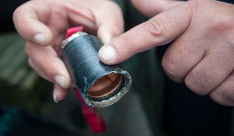 В Степанакерте, на участке жилого дома обнаружили неразорвавшуюся кассетную бомбу: ГСЧС Арцаха