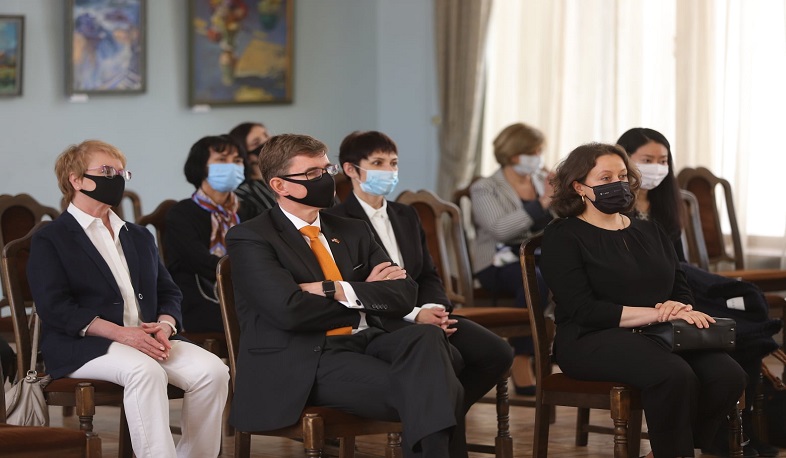 «Բարի գալուստ Հայաստան» դիվանագիտական ասոցիացիայի անդամների այցը Արամ Խաչատրյանի տուն-թանգարան