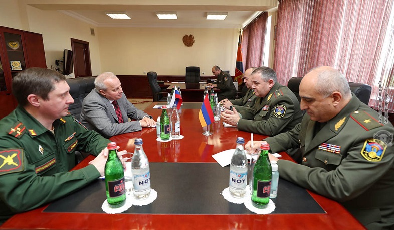 Начальник Генштаба ВС РА и посол РФ в Армении обсудили дальнейшие программы развития военно-технического сотрудничества