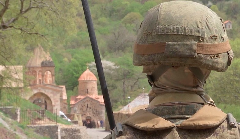 Российские миротворцы сопроводили паломников в монастыри Амарас и Дадиванк