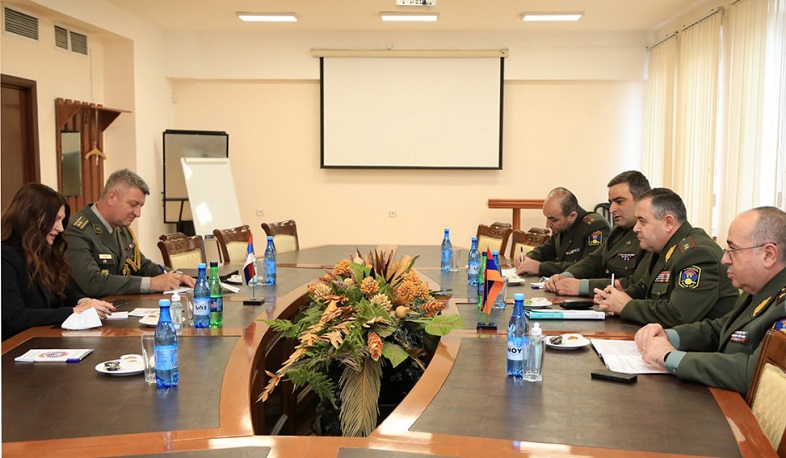 ԶՈՒ ԳՇ պետն ընդունել է ՀՀ-ում Սերբիայի գործերի ժամանակավոր հավատարմատարին և ռազմական կցորդին