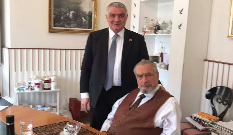 Armenian Ambassador to Czech Republic and Former Czech Foreign Minister discuss return of Armenian captives