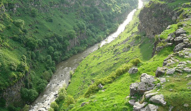 Վազգեն Մանուկյանը վաճառել է «Լոռվա ամրոցի» բաժնեմասը