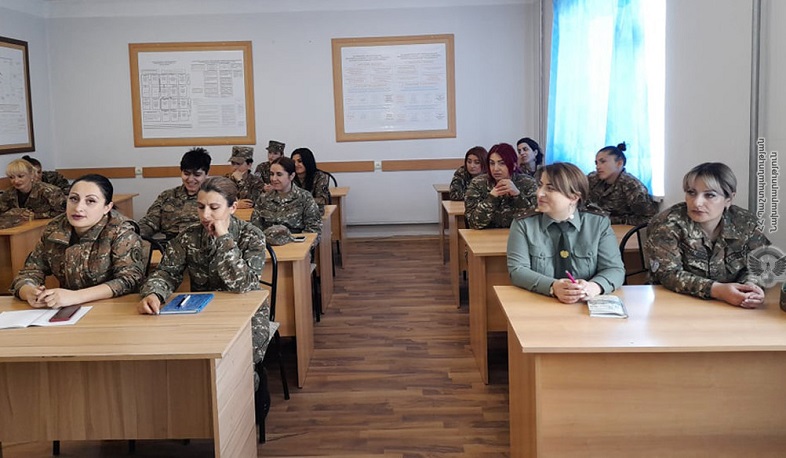 Քննարկում ՀՀ ՊՆ խաղաղապահ բրիգադի կին զինծառայողների հետ