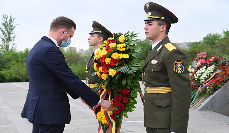 Լիտվայի ԱԳ նախարարի գլխավորած պատվիրակությունն այցելել է Հայոց ցեղասպանության հուշահամալիր