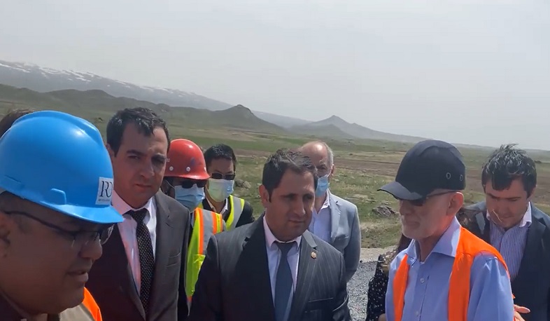 Թալին-Լանջիկ և Լանջիկ-Գյումրի հատվածներն ասֆալտապատվում են. ՏԿԵ նախարարը հետևում է աշխատանքների ընթացքին