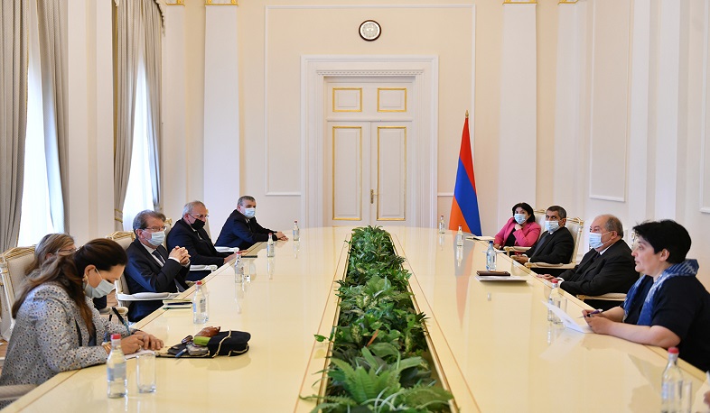 ER Prezidenti Fransa Parlamentinin nümayəndə heyətini qəbul edib