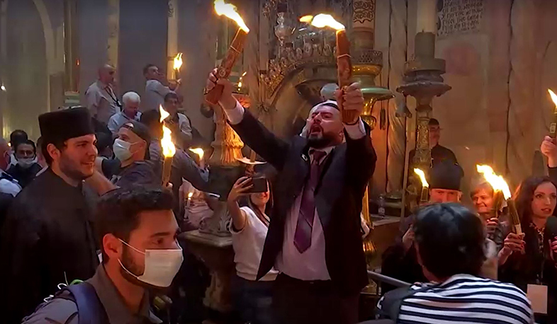 Orthodox Chistians celebrate Holy Fire ceremony in Jerusalem's Holy Sepulchre