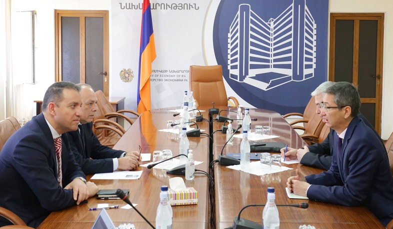 At meeting with Ambassador of Kazakhstan to Armenia, Vahan Kerobyan raised the issue of logistical problems between the two countries