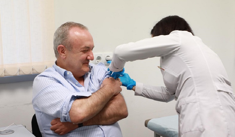 Վահրամ Դումանյանը պատվաստվել է կորոնավիրուսի դեմ