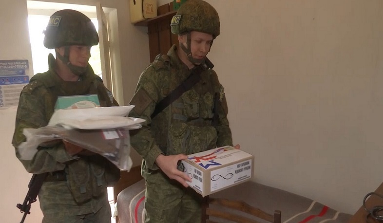 Rus sülhməramlılar Artsaxın yaşayış məntəqələrinə humanitar yardım çatdırırlar