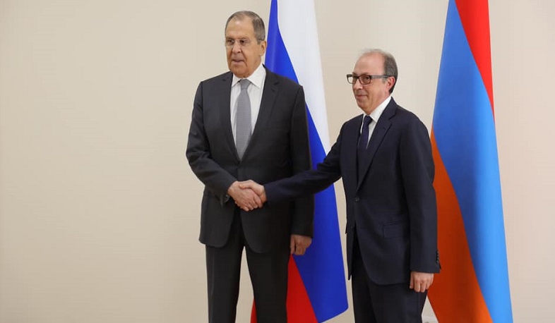 The most important issue is for Azerbaijan to return all POWs and those forcibly detained: Ara Aivazian