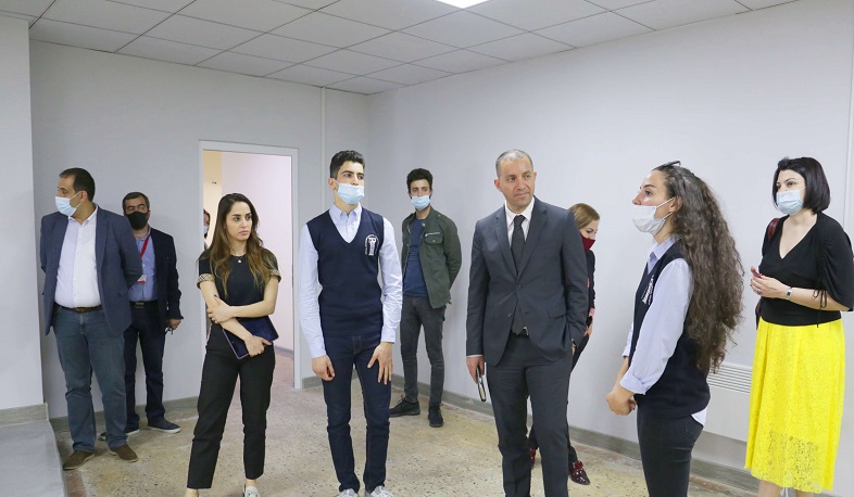 Հաջողելու համար բիզնեսին գիտական միտք է անհրաժեշտ. Քերոբյանը հանդիպել է Շիրակացու ճեմարանի սաների հետ