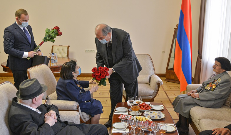 Президент Армении принял группу ветеранов Великой Отечественной войны