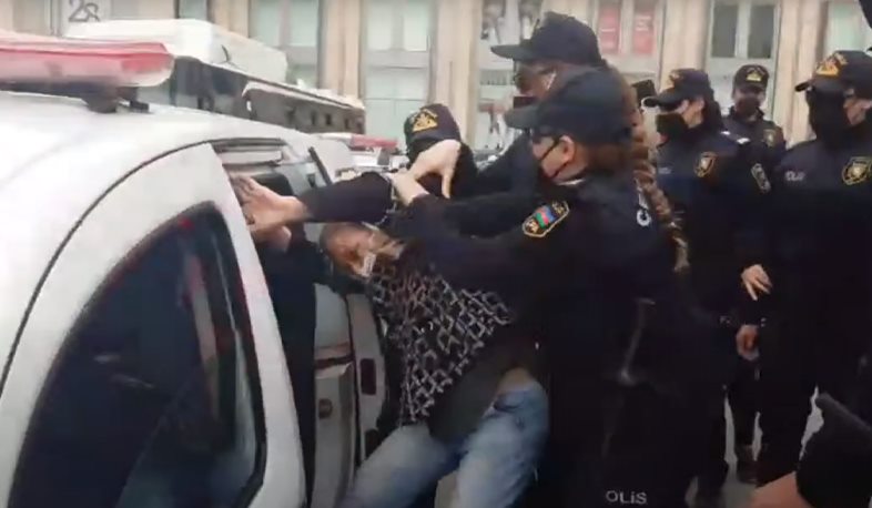 В Баку попыталась провести акцию протеста с социальными требованиями