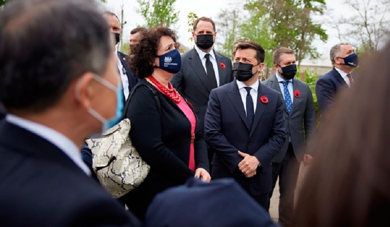 Զելենսկին Մեծ յոթնյակի և ԵՄ դեսպանների հետ այցելել է Լուգանսկի մարզ