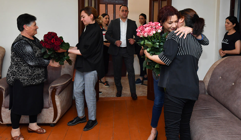 Աննա Հակոբյանն ու Լենա Նազարյանն այցելել են պատերազմում զոհված Վահան Աղախանյանի ընտանիքին