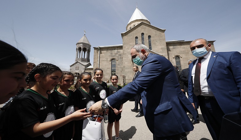 Փաշինյանն այցելել է Վարդենիս, Ծովակ եւ Վարդաձոր համայնքներ