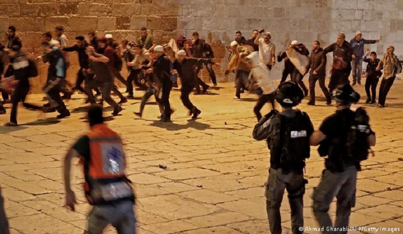 В стычках с полицией Израиля в Восточном Иерусалиме пострадали около 215 палестинцев