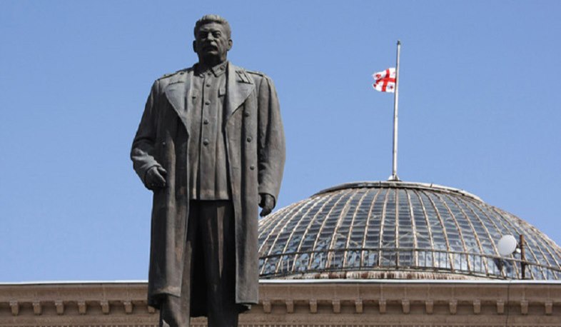 В Гори потребовали вернуть памятник Сталину и наладить связи с Россией