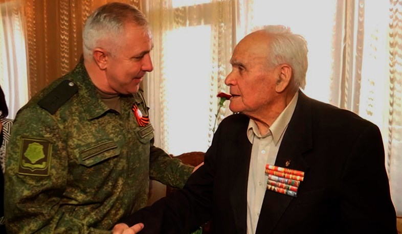 Russian peacekeepers in Artsakh congratulate veterans of Great Patriotic War