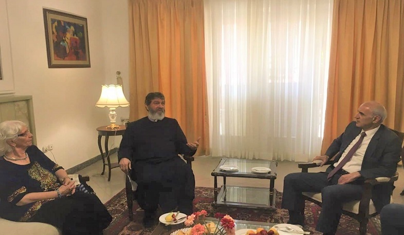 Ատրպատականի հայոց թեմի առաջնորդն այցելել է Իրանում ՀՀ դեսպանություն