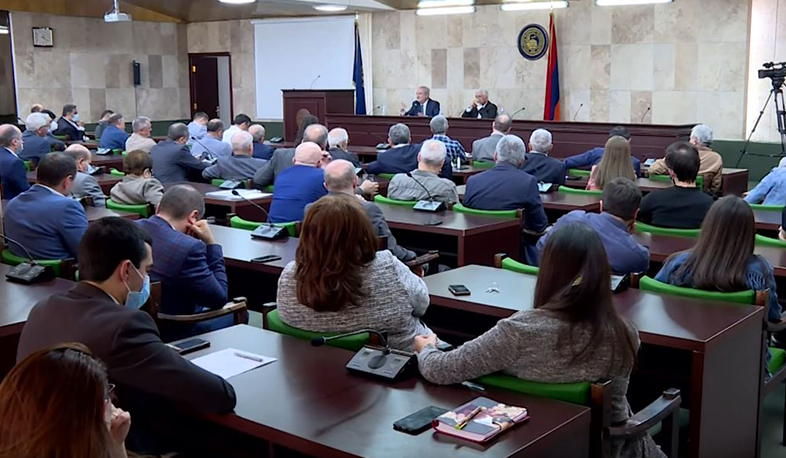 Ինչպես և երբ կընտրվի ԵՊՀ ռեկտորը. ԿԳՄՍ նախարարի պաշտոնակատարի և գիտխորհրդի հանդիպումը թեժ էր