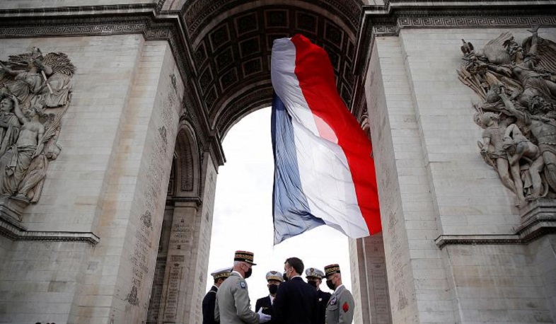 Ֆրանսիացի զինվորականները երկրորդ զգուշացնող նամակն են հղել նախագահին