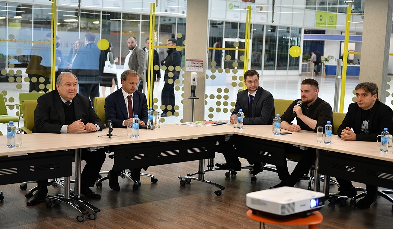 Армен Саркисян посетил Московскую школу управления Сколково