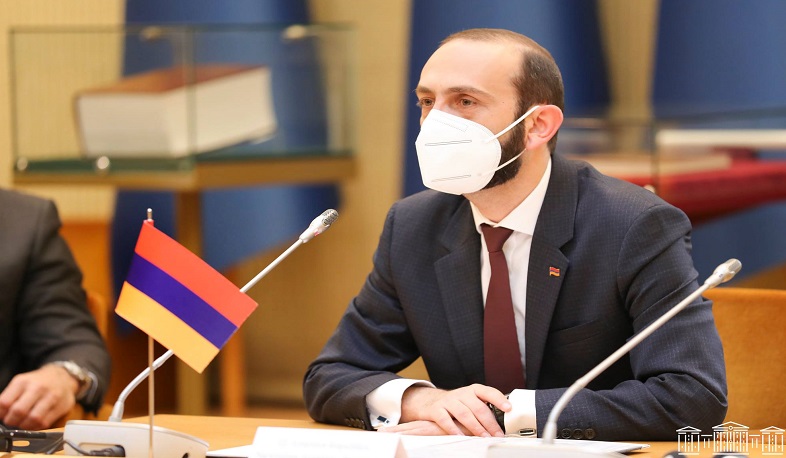 Арарат Мирзоян проинформировал главу МИД Литвы о действиях Азербайджана в Сюникской области