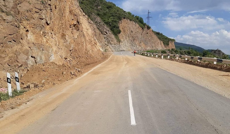 Մեղրիի լեռնանցքում տեղի ունեցած քարաթափման հետևանքները վերացվել են. ճանապարհը երկկողմանի երթևեկելի է